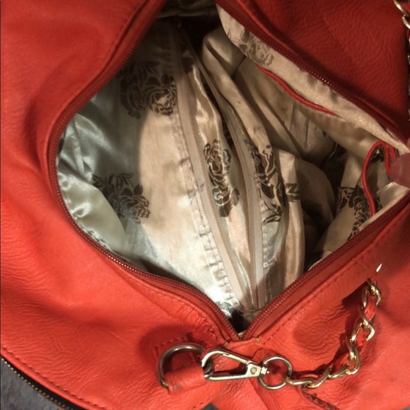 Coral purse with gold accents - Picture 3 of 4